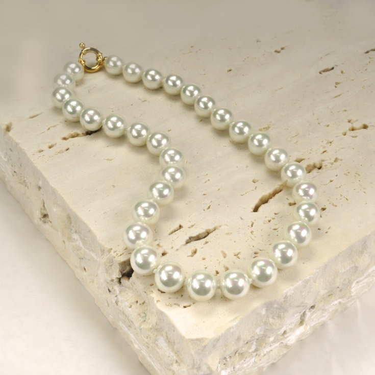 Classic 12 mm. pearls necklace