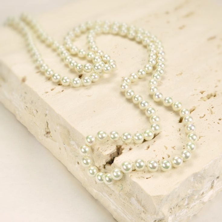 Klassische Perlenkette mit Perlen in 8 mm. Ohne Verschluss.