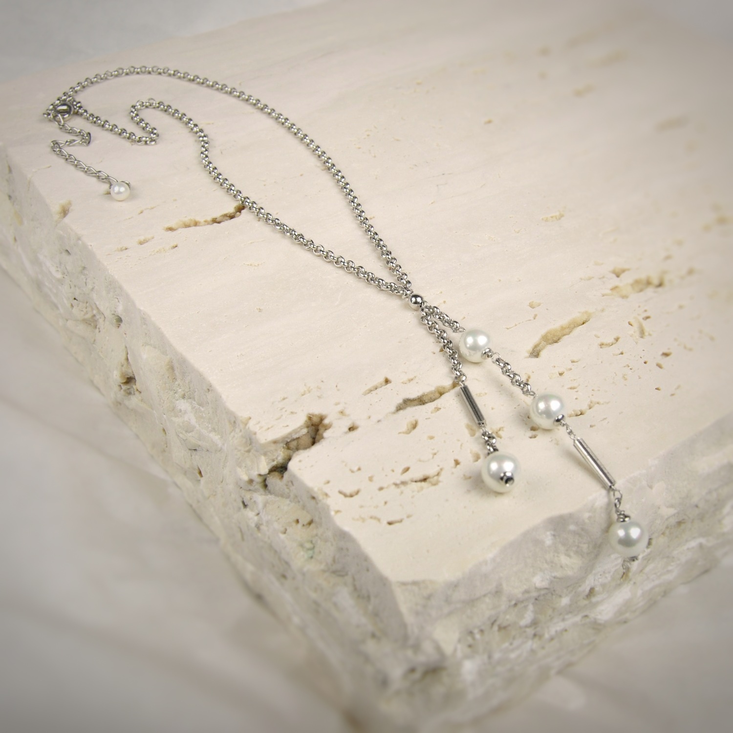 Y-shaped silver necklace with white pearls 1