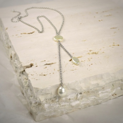 Pear lnecklace with pearls in defferent shapes 2