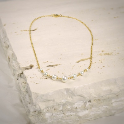 Collar cadena chapada en oro con perlas blancas 1