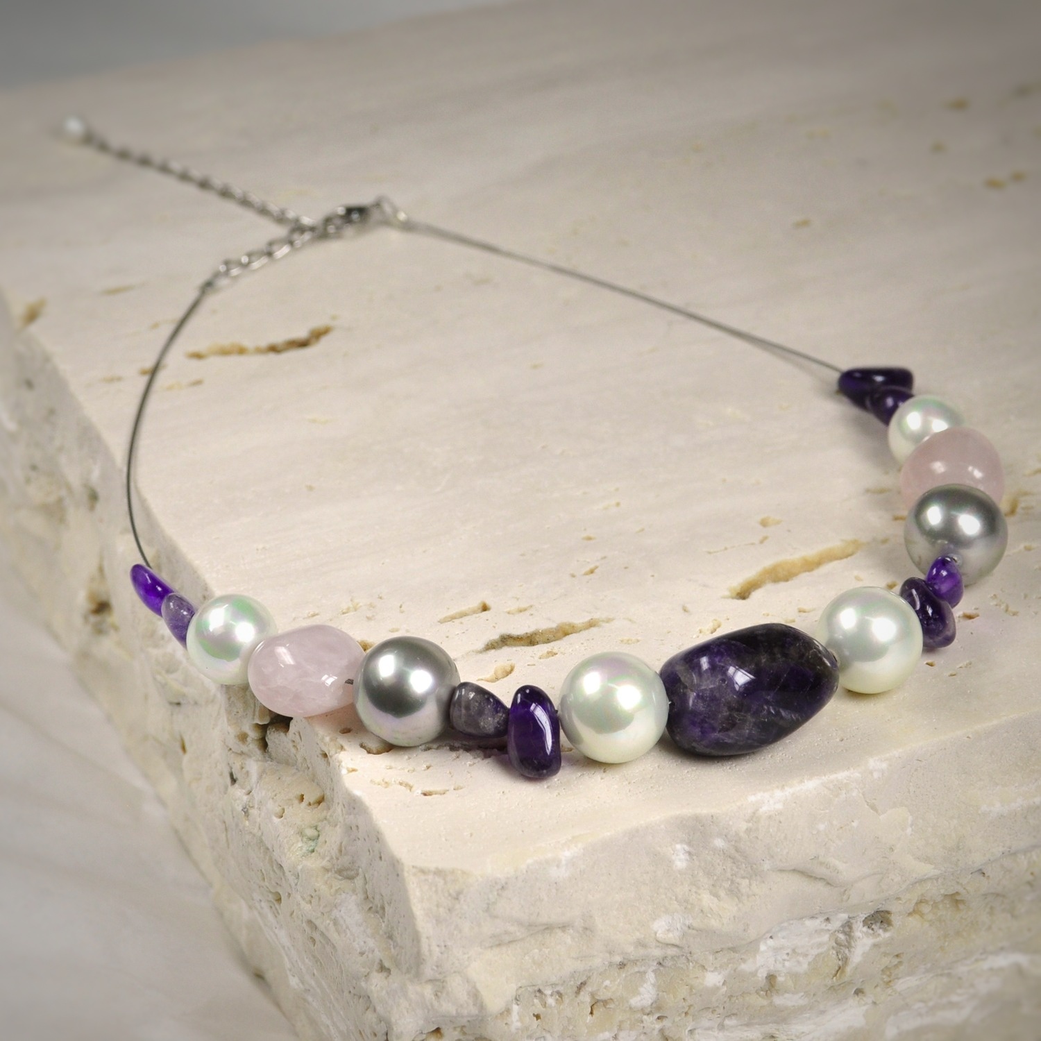 Necklace with pearls and natural stones 1