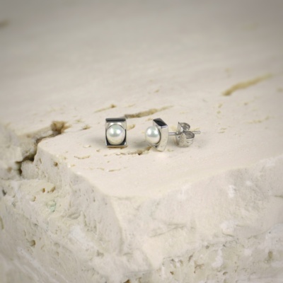 Silver Pearls Earrings 2