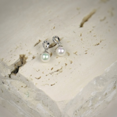 Pendientes adorables de plata de ley con perlas de 7 mm. y Circonitas. 2