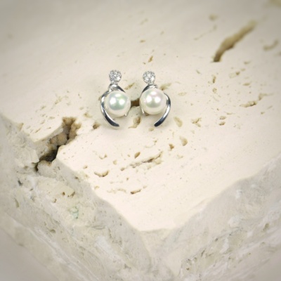 Earrings in Sterling silver with 8 mm. Pearls and zircons 2