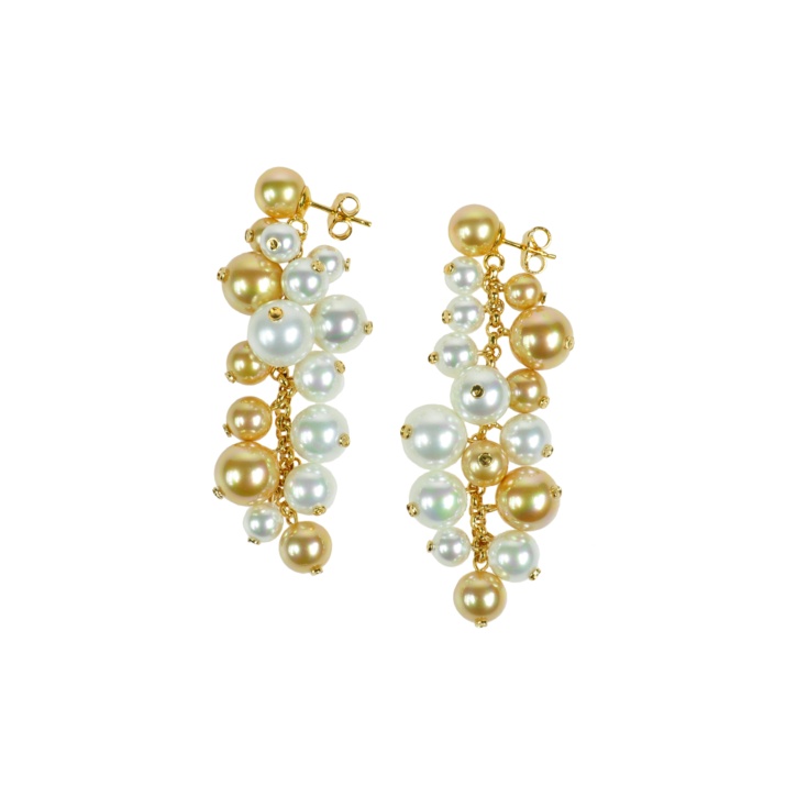 Earrings in a cascade of pearls in golden tones