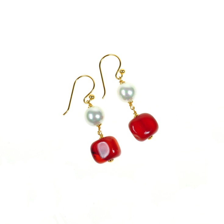 Pearls earrings with carnelian stones
