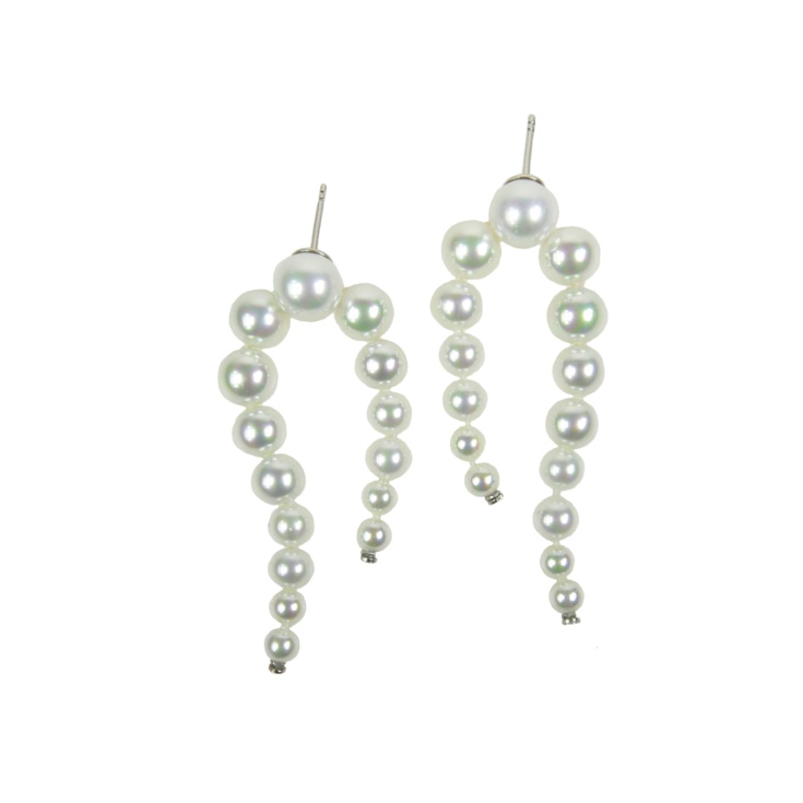 Pendientes clásicos con dos líneas de perlas blancas en disminución