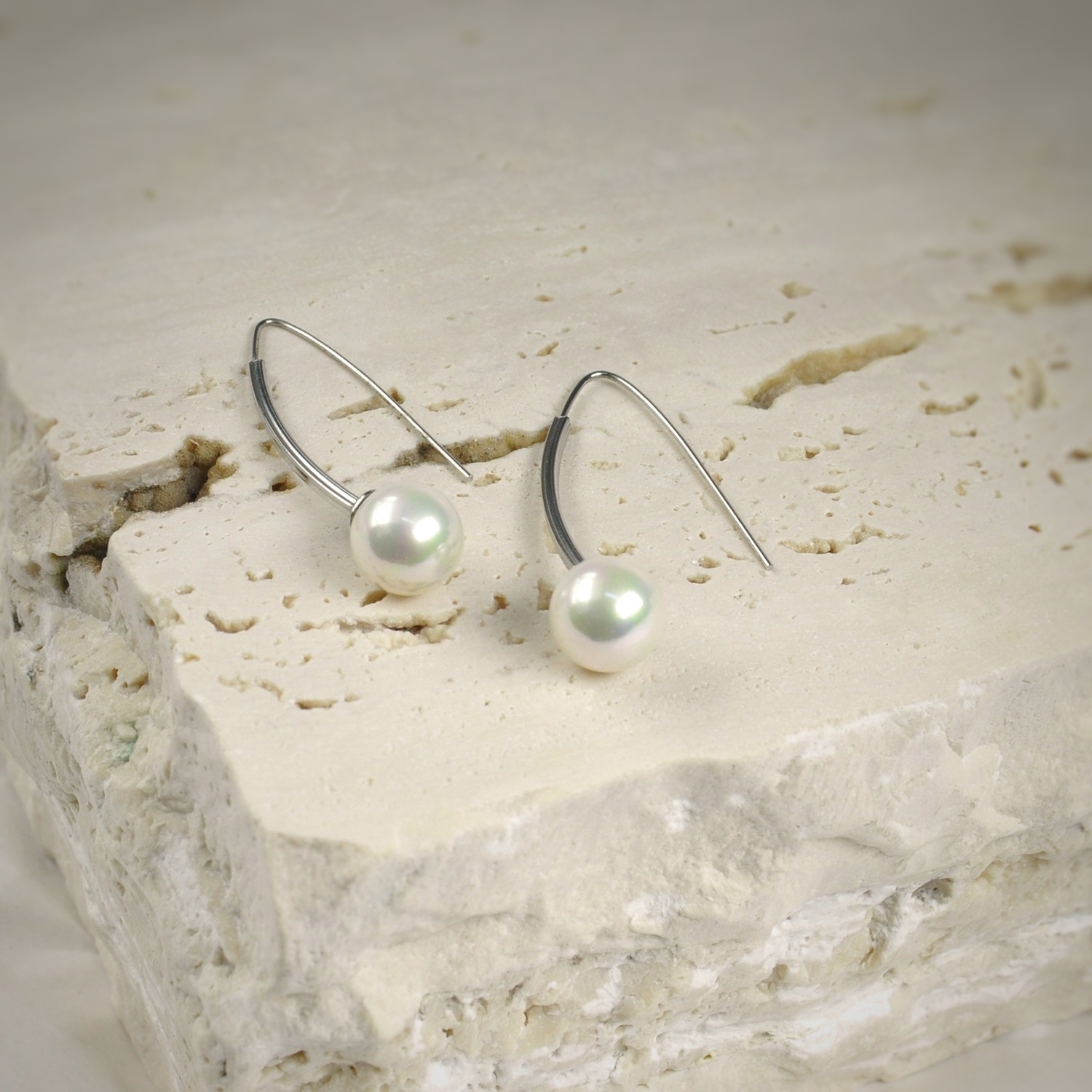 Silberohrringe mit Perlen in Weiss 1