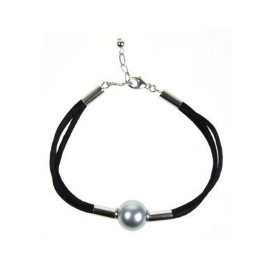 Silk cord Bracelet with a grey pearl.