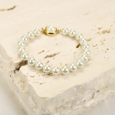 Klassische Perlenarmband mit Perlen in 8 mm.