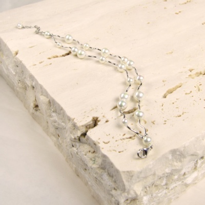 Bracelet in White Pearls 1