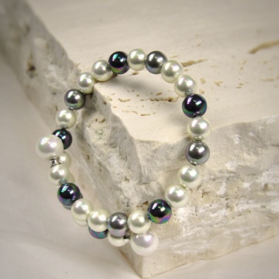 Bracelet in white, grey and black pearls 2