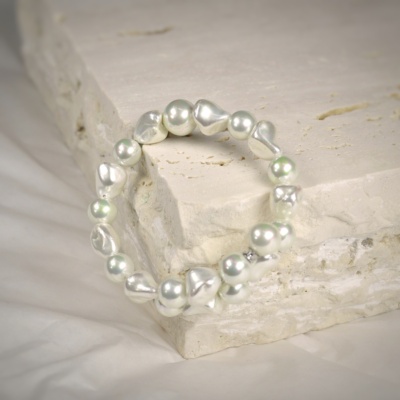 Armband mit Perlen in Weiss und Madreperla 1