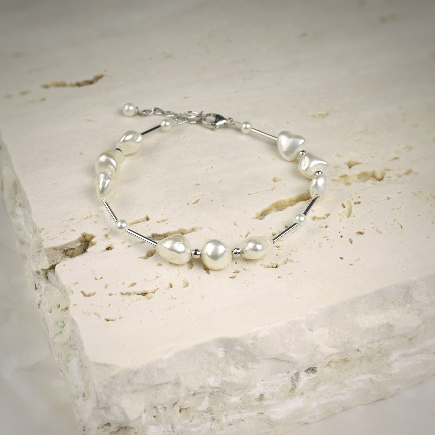 Armband mit Perlen in Weiss und Madreperla 1