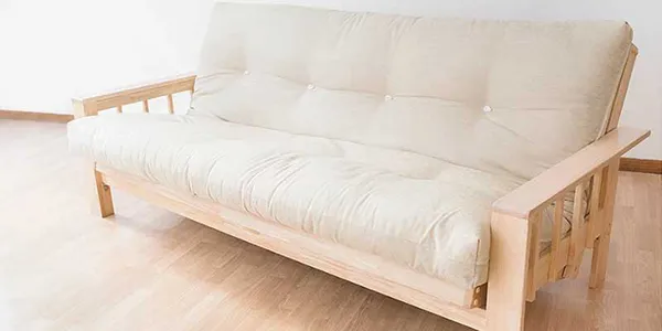 Sofá con chaise longue pequeño para espacios reducidos