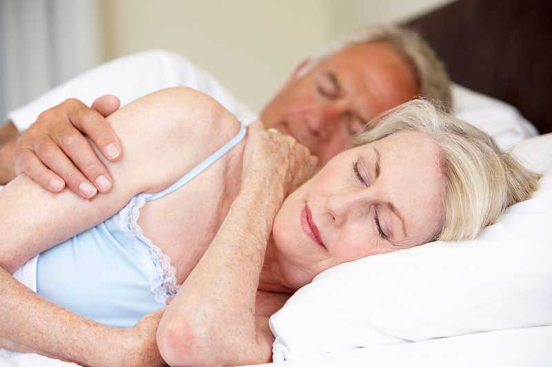 Por qué es tan importante dormir bien cuando nos hacemos mayores