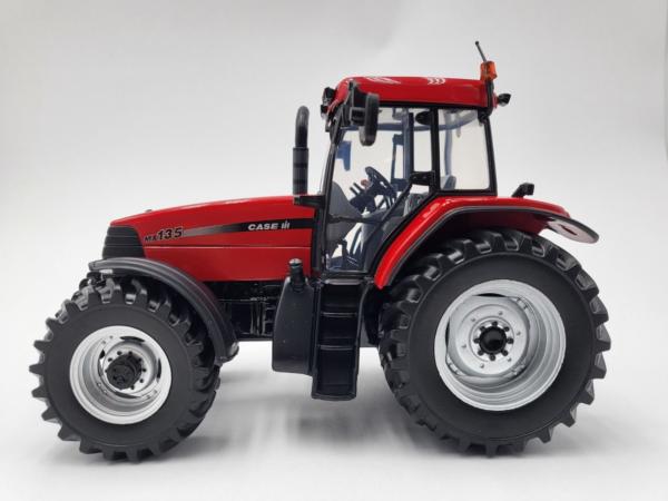 UNIVERSAL HOBBIES 1:32 Tractor CASE IH MX 135 LOGO CURVADO (2001-2002) EDICION LIMITADA 500 UNIDADES - Ítem1