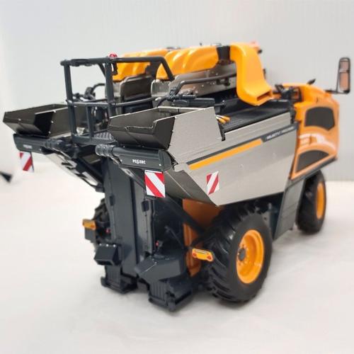 VARIOS 1:32 Vendimiadora PELLENC OPTIMUM XL60 - Ítem3