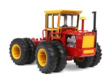 ERTL 1:32 Tractor VERSATILE 145 CON DOBLE RUEDA DELANTERA Y TRASERA PRESTIGE COLLECTION - Ítem1