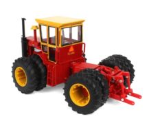 ERTL 1:32 Tractor VERSATILE 145 CON DOBLE RUEDA DELANTERA Y TRASERA PRESTIGE COLLECTION - Ítem3