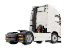MARGE MODELS 1:32 Camion VOLVO FH5 4X2 CLEAR WHITE - Ítem2