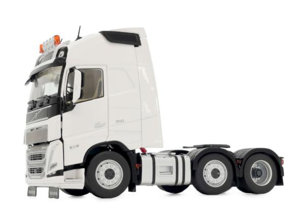 MARGE MODELS 1:32 Camion VOLVO FH5 6X2 CLEAR WHITE - Ítem1