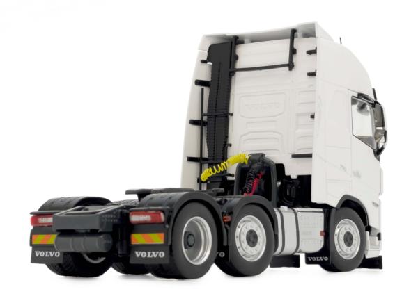 MARGE MODELS 1:32 Camion VOLVO FH5 6X2 CLEAR WHITE - Ítem2