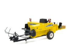 MARGE MODELS 1:32 Empacadora NEW HOLLAND BC5070 - Ítem1