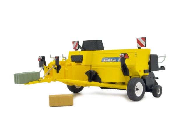 MARGE MODELS 1:32 Empacadora NEW HOLLAND BC5070 - Ítem2