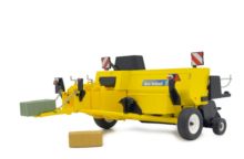 MARGE MODELS 1:32 Empacadora NEW HOLLAND BC5070 - Ítem2