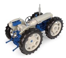 UNIVERSAL HOBBIES 1:16 Tractor FORD COUNTY SUPER 4 - Ítem1