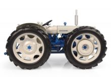 UNIVERSAL HOBBIES 1:16 Tractor FORD COUNTY SUPER 4 - Ítem5