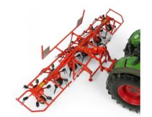 UNIVERSAL HOBBIES 1:32 Rastrillo KUHN GF 6502 - Ítem1