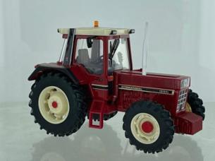 BRITAINS 1:32 Tractor INTERNATIONAL 1056 XL 4WD EDICION LIMITADA