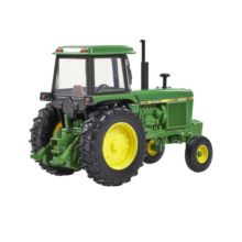 BRITAINS 1:32 Tractor JOHN DEERE 4240 2WD - Ítem1
