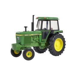 BRITAINS 1:32 Tractor JOHN DEERE 4240 2WD