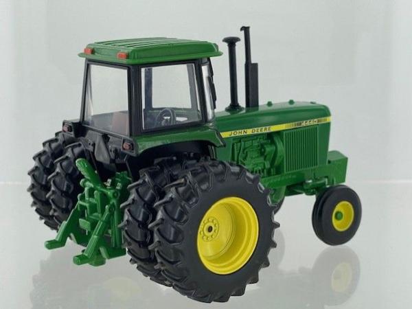 BRITAINS 1:32 Tractor JOHN DEERE 4440 2WD CON DOBLE RUEDA TRASERA EDICION LIMITADA 2500 UNIDADES - Ítem2
