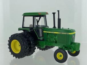BRITAINS 1:32 Tractor JOHN DEERE 4440 2WD CON DOBLE RUEDA TRASERA EDICION LIMITADA 2500 UNIDADES