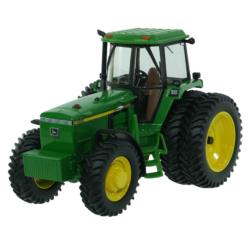 BRITAINS 1:32 Tractor JOHN DEERE 4960 CON DOBLE RUEDA TRASERA PRESTIGE COLLECTION