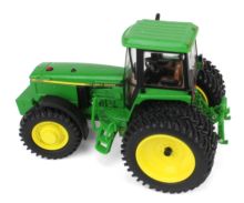 ERTL 1:32 Tractor JOHN DEERE 4960 MFD CON DOBLE RUEDA TRASERA PRESTIGE COLLECTION - Ítem4