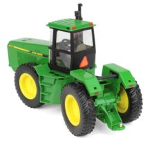 ERTL 1:32 Tractor JOHN DEERE 8760 4WD - Ítem3