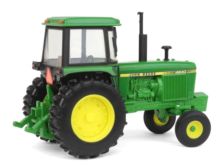 ERTL 1:32 Tractor JOHN DEERE 4240 2WD - Ítem3