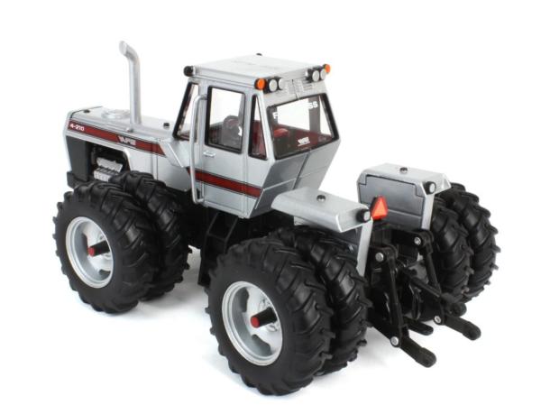 ERTL 1:32 Tractor BLANCO 4-210 4WD CON RUEDAS GEMELAS MUSEO NACIONAL DEL JUGUETE 2024 - Ítem3