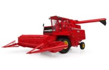UNIVERSAL HOBBIES 1:32 Cosechadora MASSEY FERGUSON 760 - Ítem2