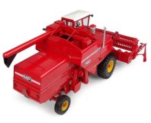 UNIVERSAL HOBBIES 1:32 Cosechadora MASSEY FERGUSON 760 - Ítem4