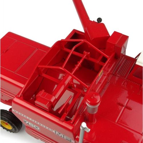 UNIVERSAL HOBBIES 1:32 Cosechadora MASSEY FERGUSON 760 - Ítem6