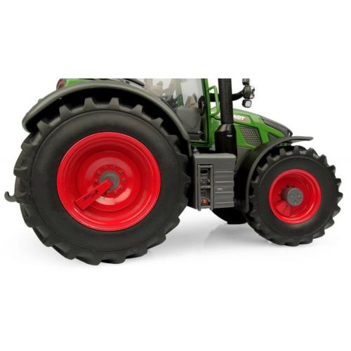UNIVERSAL HOBBIES 1:32 Tractor FENDT 620 VARIO - Ítem1