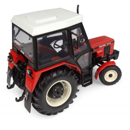 UNIVERSAL HOBBIES 1:32 Tractor ZETOR 7711 2WD - Ítem1
