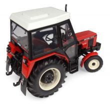 UNIVERSAL HOBBIES 1:32 Tractor ZETOR 7711 2WD - Ítem1